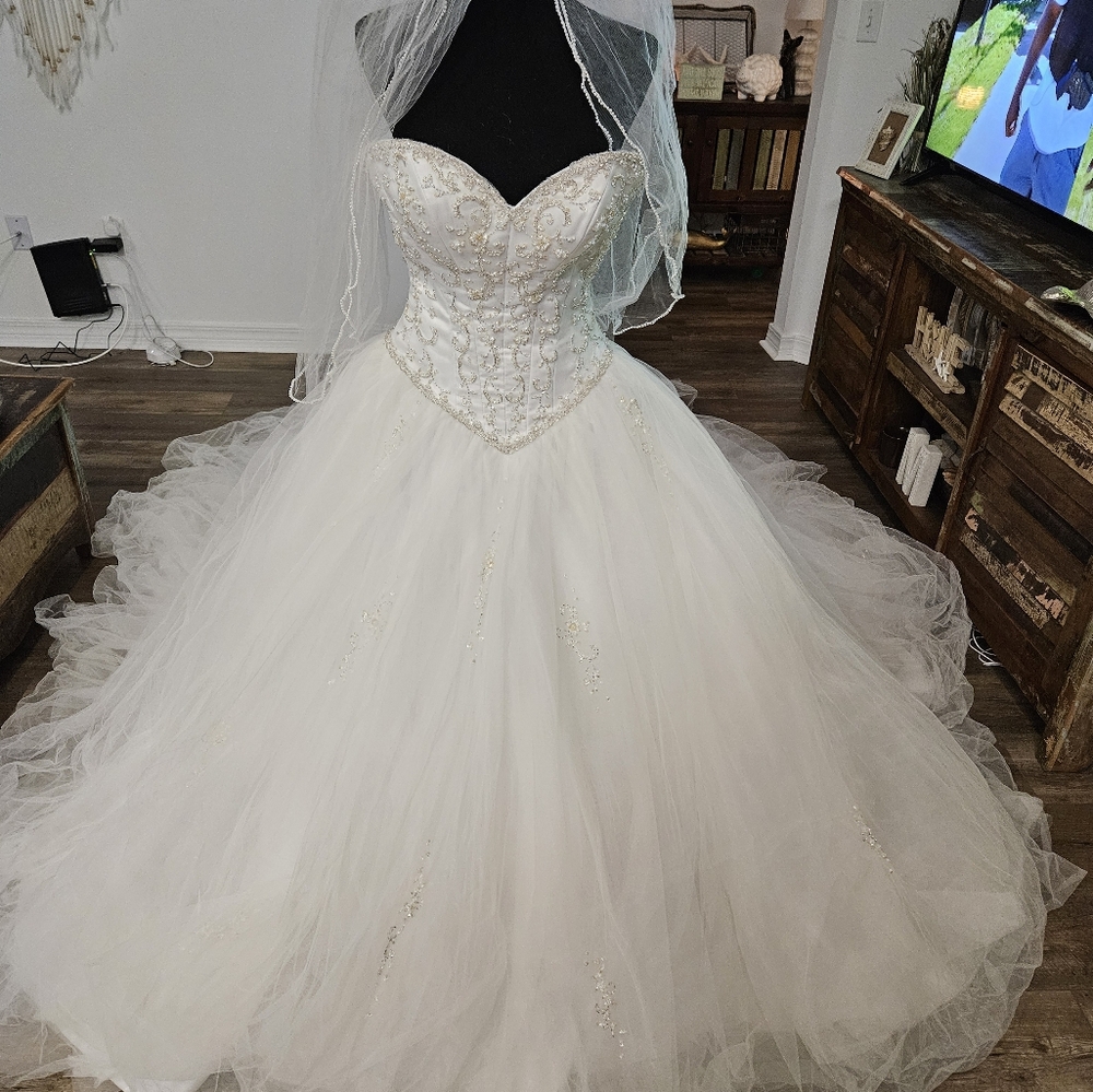 Wedding gown
